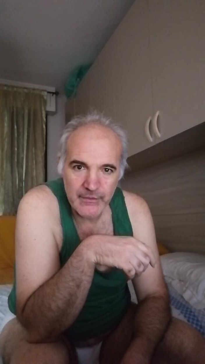 Setesesso7: Pisser et jouir dans un spectacle en direct en ligne !