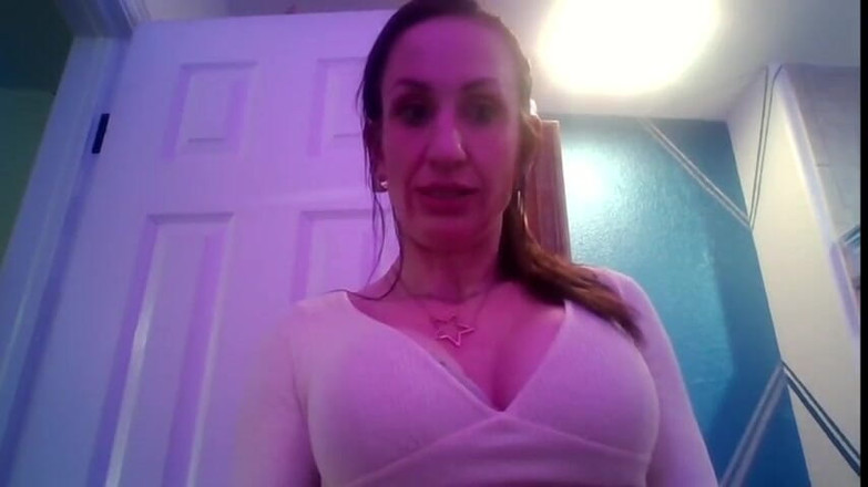 Zoey Portland: Una ragazza arrapata si sgrilletta la figa quando l'uomo non...