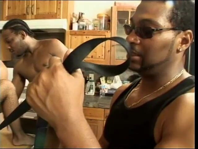 First Black Sexperience: Bionda con belle tette succhia diversi ragazzi per carico di...