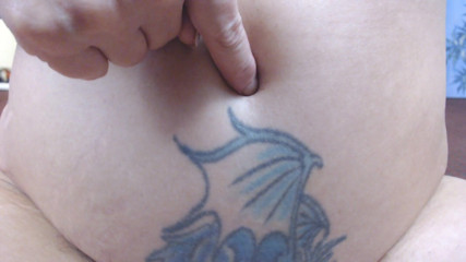 Abby Anna: Belly button stretching fingering