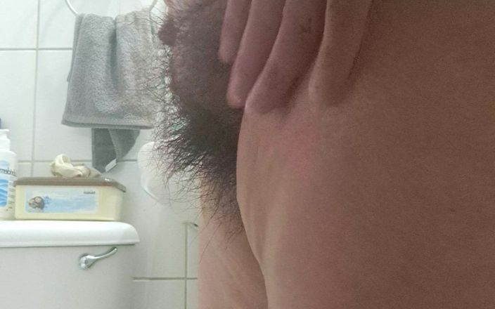 Mommy big hairy pussy: Reife zeigt ihre fette haarige muschi