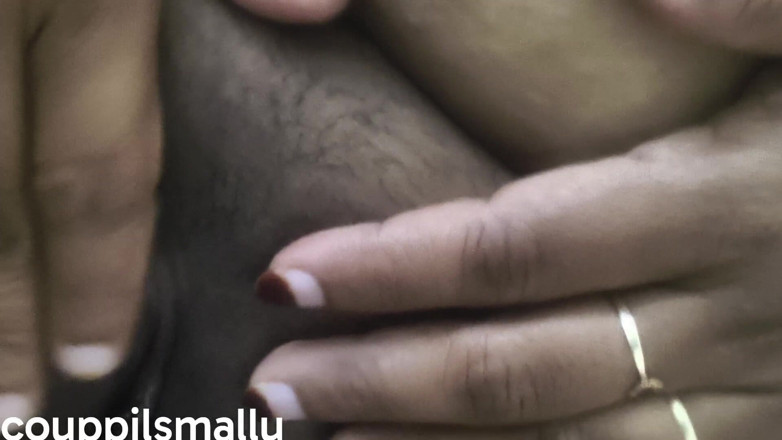 F couppilsmallu: Ngentot sambil sendirian