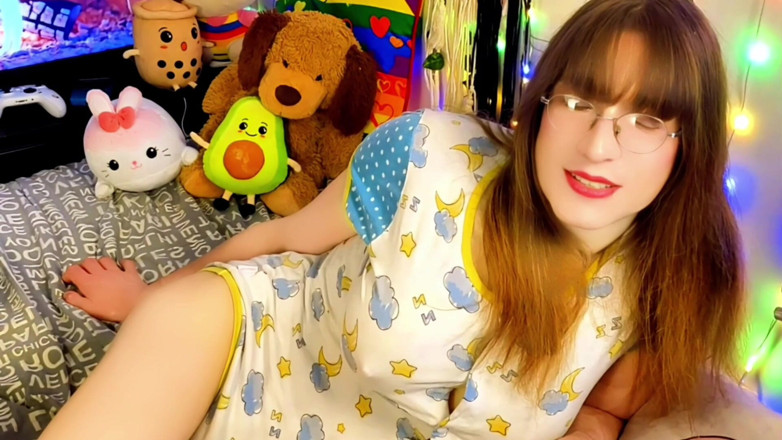 Bella Roar: Trans milf zuigt pik als een godin