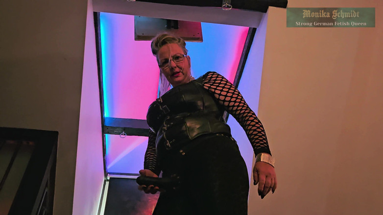 Strict Senz: Monika Schmidt Adora Mi Polla Mamada En Primer Plano