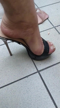 Encore un angle sexy de mes putains de talons