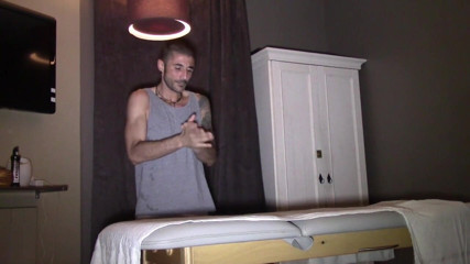 Gaybareback: Von Max Toro während einer massage ohne gummi benutzt