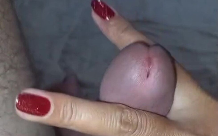 Handjob Passion: Uñas Rojas Brillante, Glande Chupa - Intenso Masaje En Primer Plano...