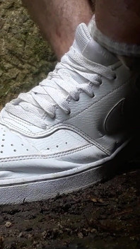 Nike white shoes and kaus kakiku