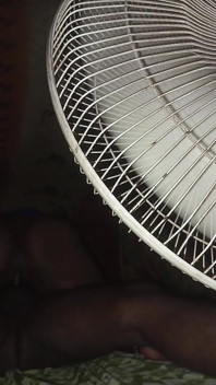 스물 첫 영상: 어두운 방에서 몰래 따먹히는 아줌마