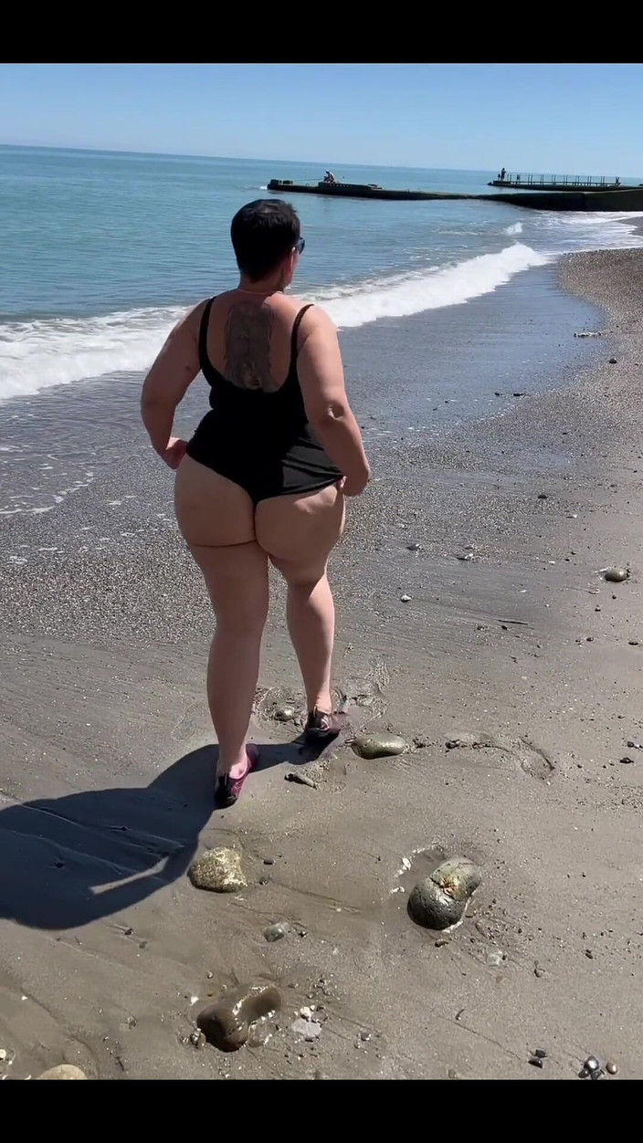 KarmenMilf: Wandelen langs het strand