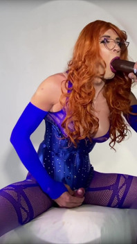 Sissi Stacy em Blue Lingerie Sucked e Paly Dildos