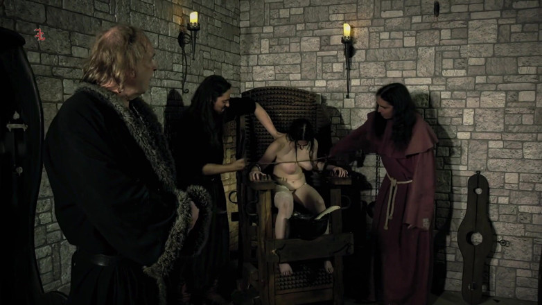 Inquisition and prison world: Mooing Witch - Duduk Di Atas Kerusi Penyihir Miang Judith dibasuh...
