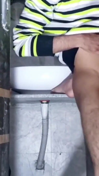 Nachdem ich entdeckt hatte, dass ich meine hintern-freundin unter der dusche beobachtet habe, hat sie mich gefickt