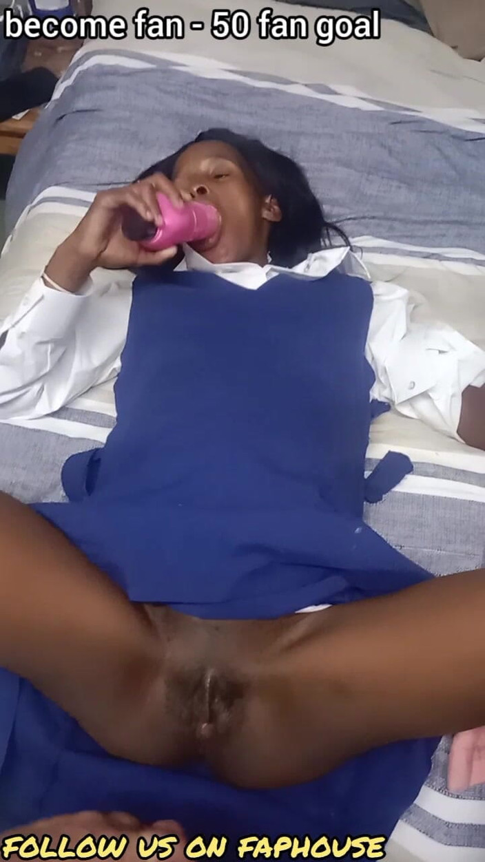 hothouse18xxx: Jhonny Дрочит 18-летней Ученице, Сосет Вибратор И Показывает Киску