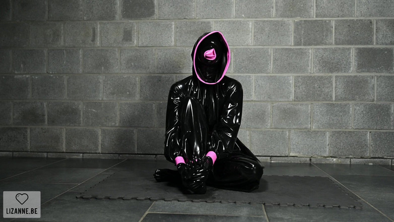 Lizanne: 连体裤 Condommask