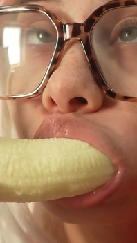 Adik tiri gergasi makan zakar besar abang tiri kecil kerana ia adalah pisang dan sebagainya dia menggantikan
