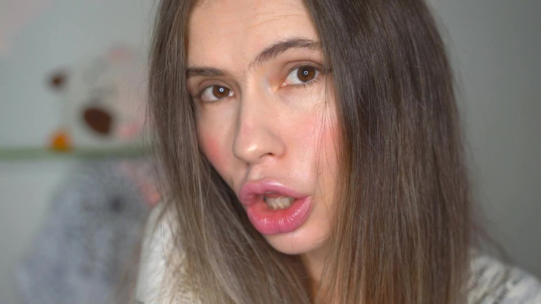 Rarible Diamond: Sexy dívka páchnoucí Gfe ze rtů