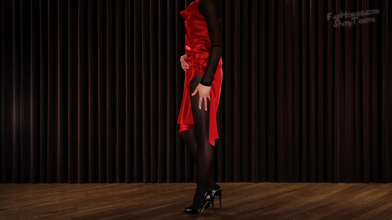 Shiny teens: 909 黑色连裤袜和红色丝绸连衣裙