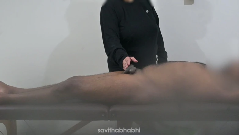 savithabhabhi: Hanndjob in Spa Caught in Camera