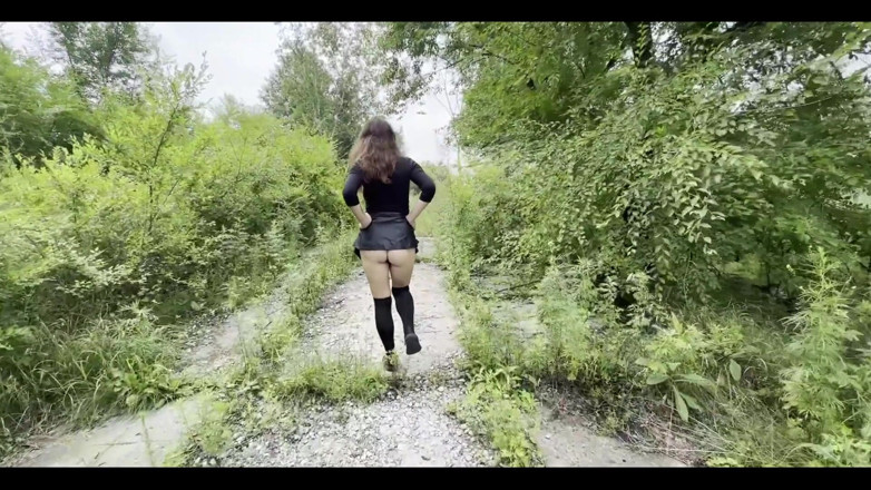 Juli Smith Meow: A Stroll Through an Abandoned Part of a Small Town
