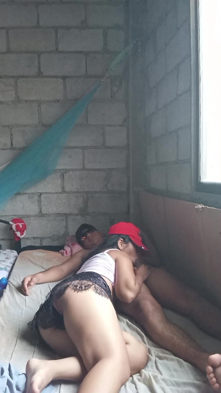 El placer del Sexo Duro: Un jeune homme mange son meilleur ami quand il rentre...