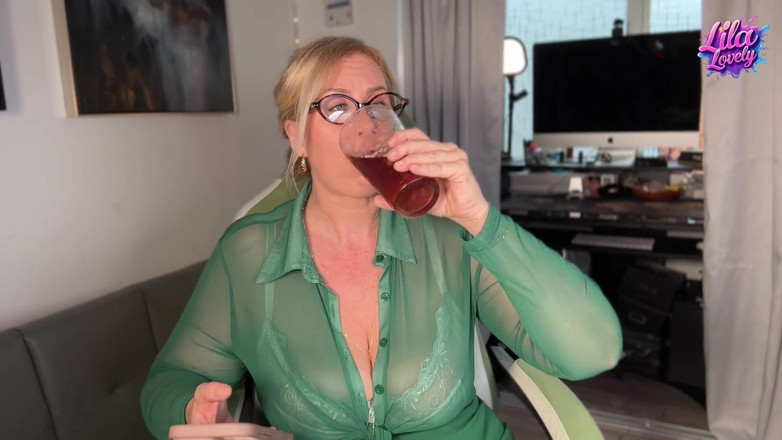 Lila Lovely: St. Patrick's Day Office Spill: Soaked &amp; Horny, I Squirt Alone...