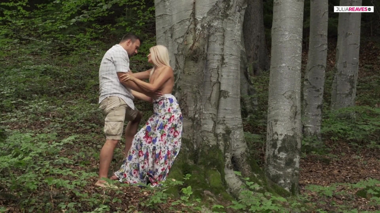 Jasmine RougeXXX: Futaiul în pădure în natura verde îmi udă pizda