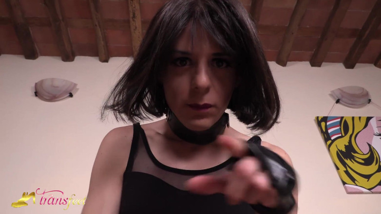 Trans and Cross-Dressers Feet: Geile transgender Violet Divanetto liebt es, mit ihrem schwanz zu...