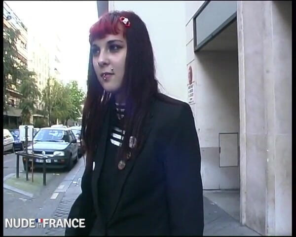 La France a Poil: 反抗的なゴシック様式のソニアは、私たちのキャスターのコックストロークの下で溶けます!