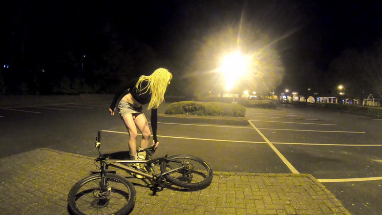 The Midnight Minx: Themidnightminx půlnoční jízda na kole