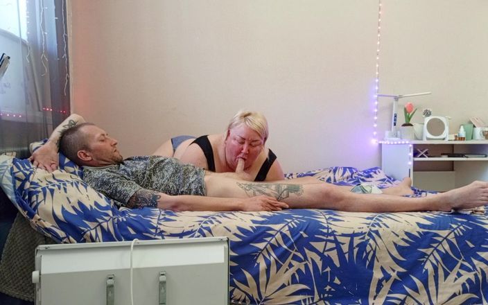 Zona901: Mama vitregă îmi suge pula până când ejaculez în gura ei cu...