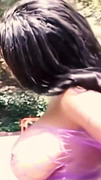 Vanessa Blue de la capotă