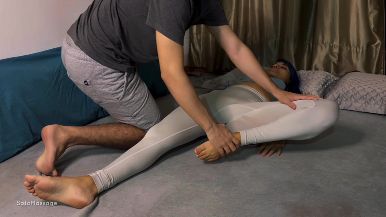 Sato Massage: Обнаженная растяжка с помощью растяжки