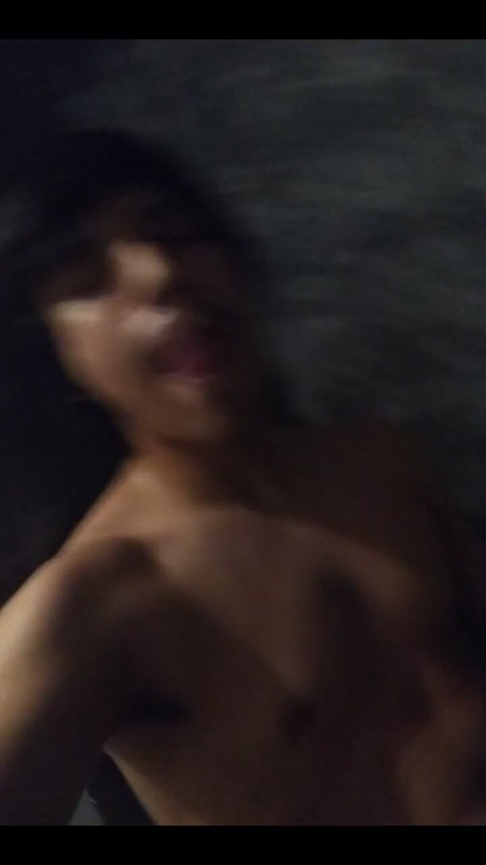 AlexAlejandro13: Une énorme rose se masturbe avec ma main délicieuse
