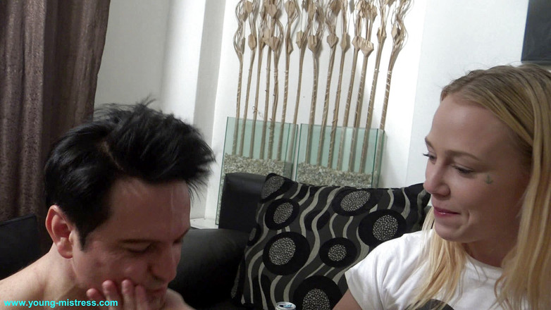 Femdom Austria: Die Männer in Heutzutage! terror Teen-doms Sklaven für Aschenbecher, Spucken...