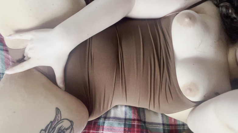 Naughty Vixen: Amcığımı ovuşturmayı bırakamıyorum