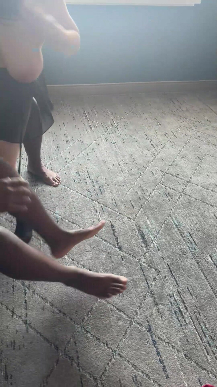 Mr. Bull: Latinskoamerická hotwife si vezme 2 velké černé péro