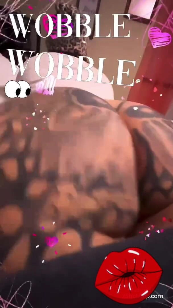 MzKiTTy91: Büyük pawg göt sallanıyor