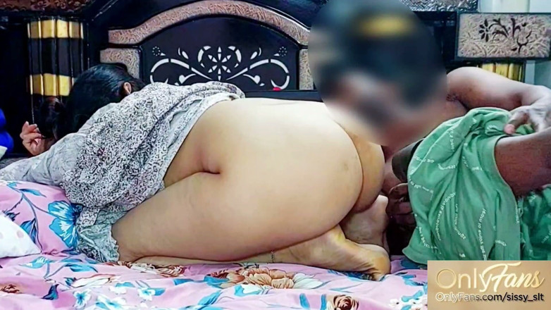 Submissive couple: Фембоя с маленьким членом хорошо использует сисси госпожа