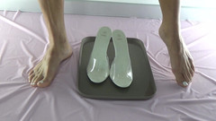 AnnaBUST: Ich pinke in meine schuhe