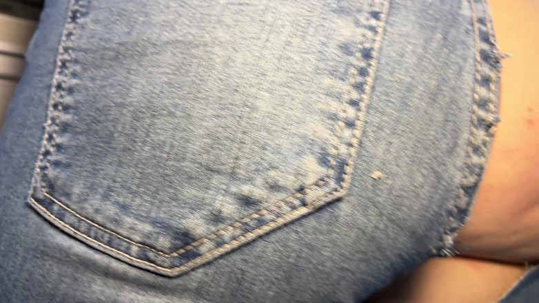 Levi Solen: Sexy hausmädchen in zerrissenen jeans - kostenlose Nutzung