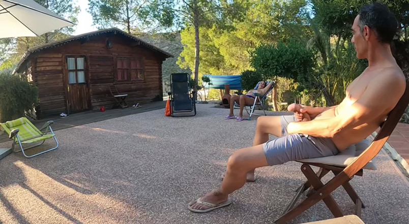 Mayay Thor X: Cặp đôi nghiệp dư đằng sau máy ảnh khiêu dâm