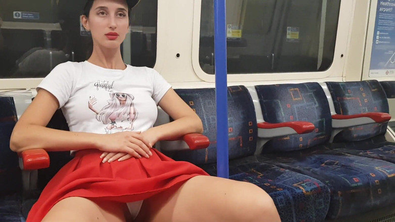 SweetButtocks: Das Mädchen zeigte, dass sie unter ihrem rock direkt im...