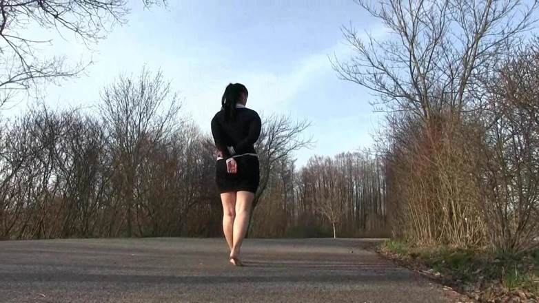 Yvette xtreme: Spring time - Barefoot time