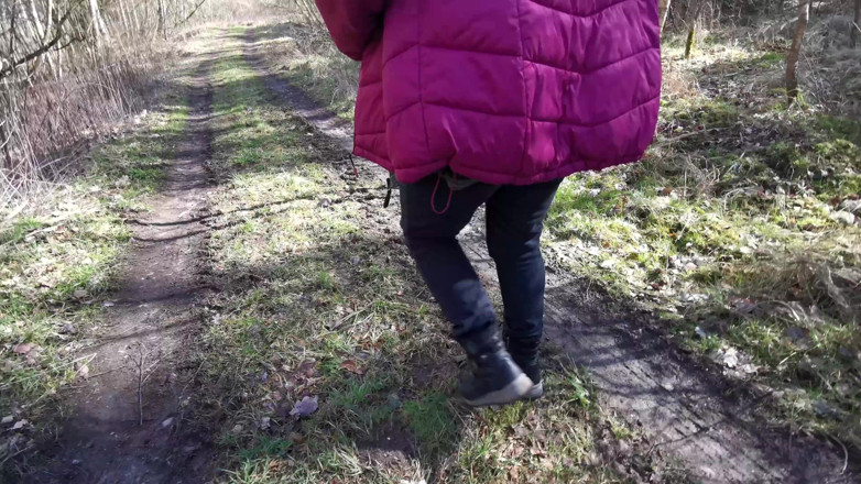 Bouncy Tits Action: Tette pendenti, pinze per capezzoli e altre punizioni