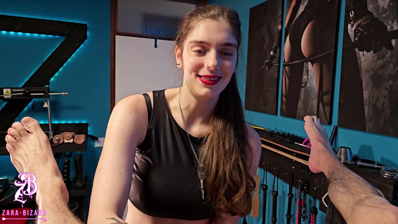 Zara Bizarr: Massage de la prostate avec anneau à pointes