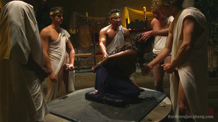 Hardcore Gangbang by Kink: Erkek delisi tanrıça fahişe Yunan konseyi tarafından sikiliyor ve grup...