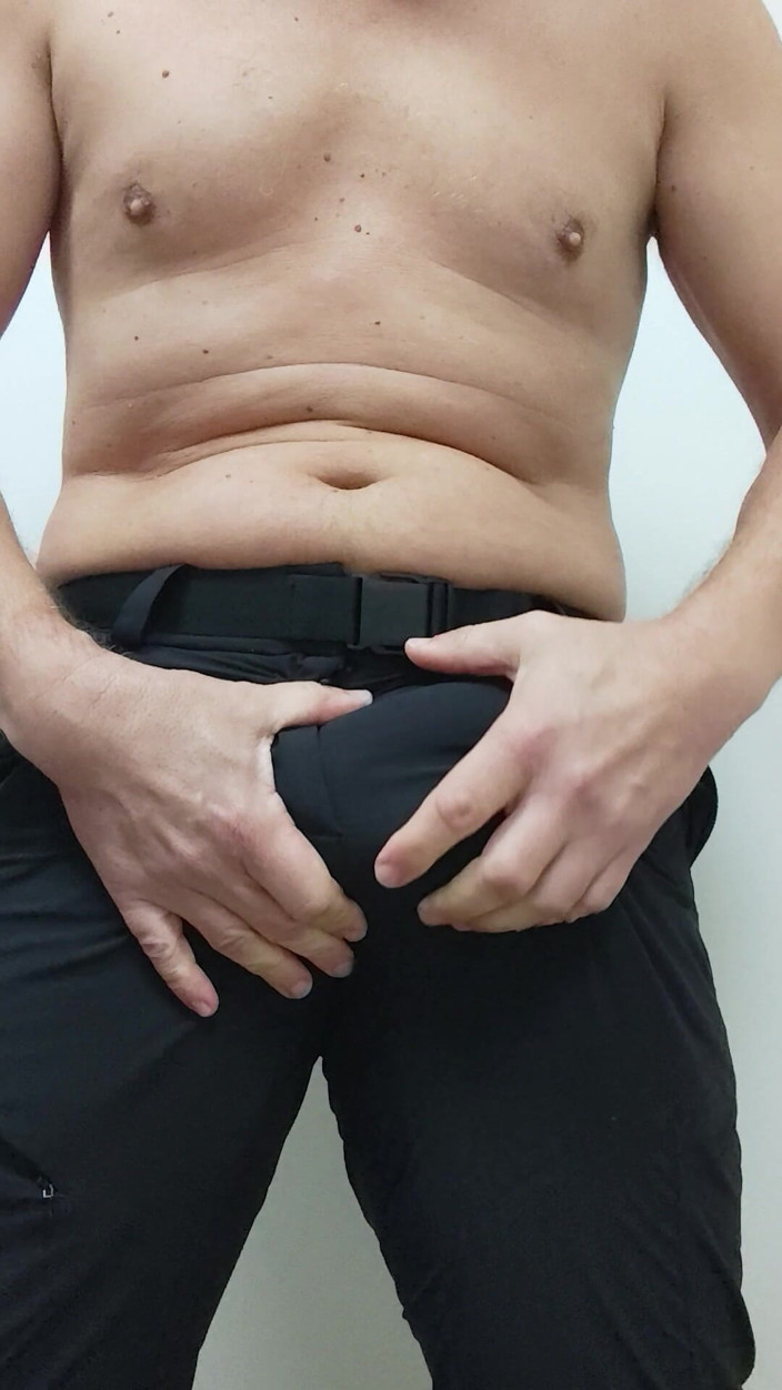 Brau2203: Je me masturbe avec mes collants