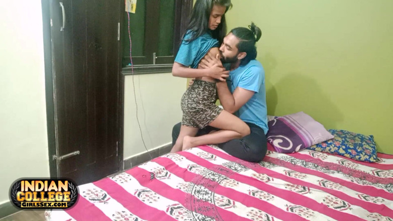 Hindi-Sex: Iubită suculentă desi slabă de 18 ani futută de o matahală...
