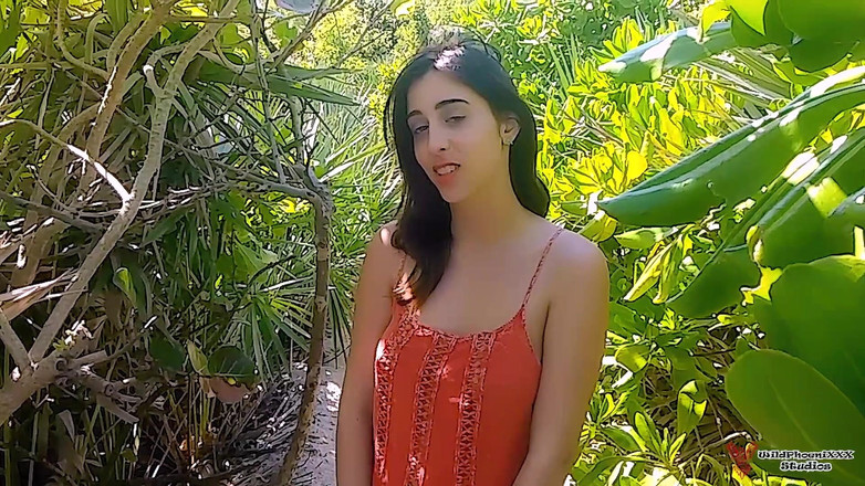 Wild Phoenixxx Studios: Lola Bella’s Beach Pee Break